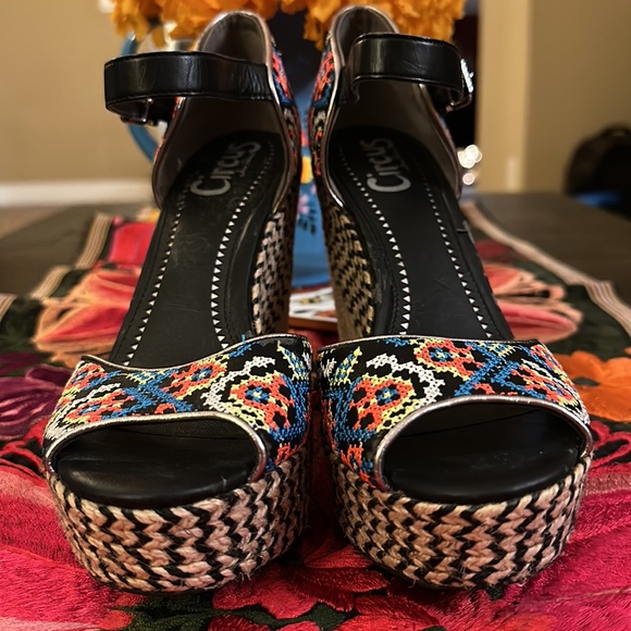 Circus by Sam Edelman Sutton Cross Stitch Wedges - BNWOT - Picture 5 of 12